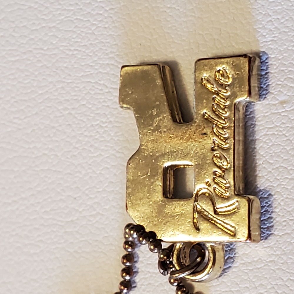 Gold Initial 'R' Necklace - Picture 3 of 3